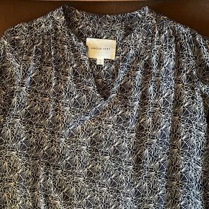 Silk V-neck blouse 3/4 sleeve